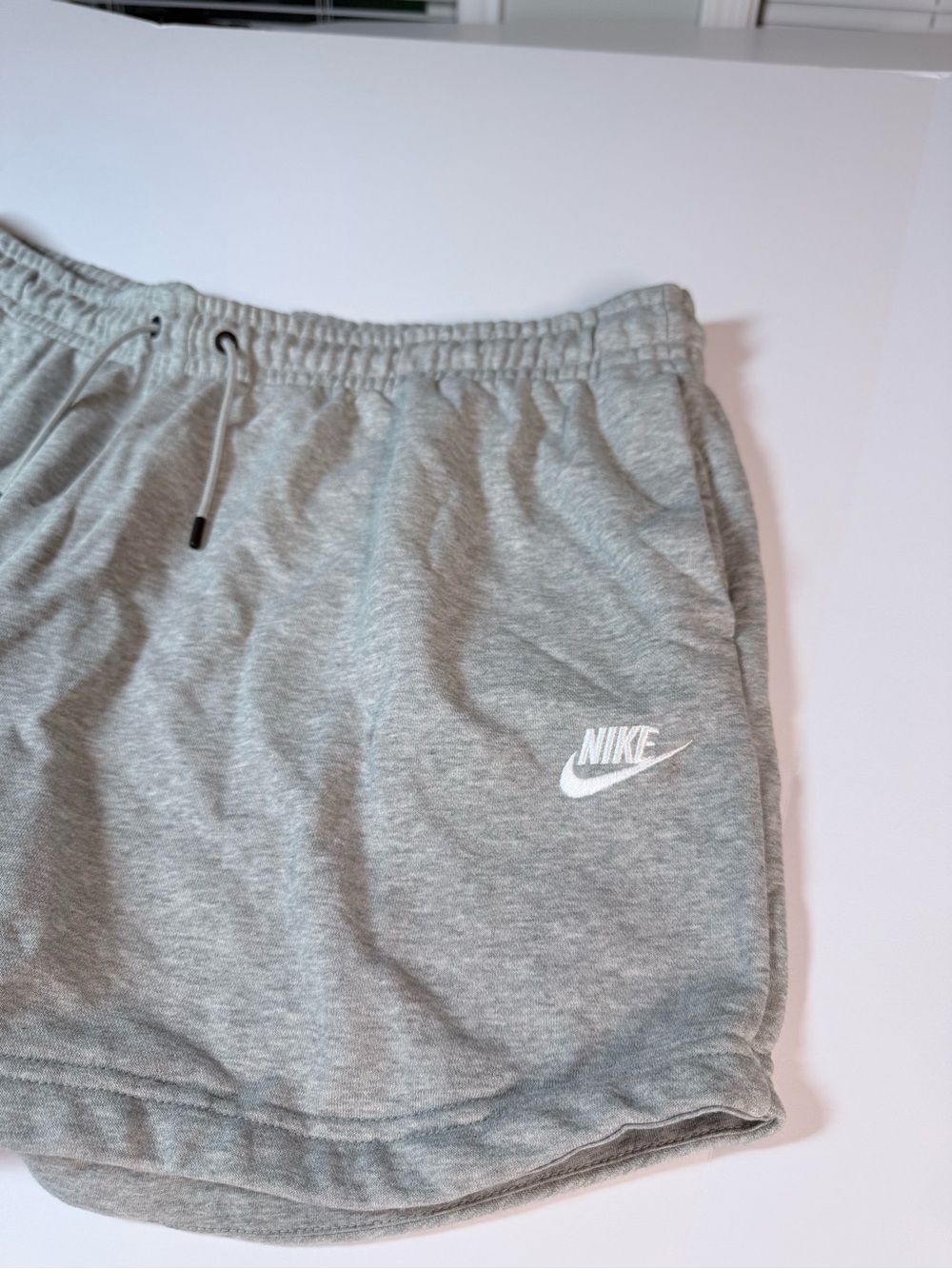 Nike Women’s 2X Gray Fleece Drawstring Athletic Shorts - Picture 4 of 4